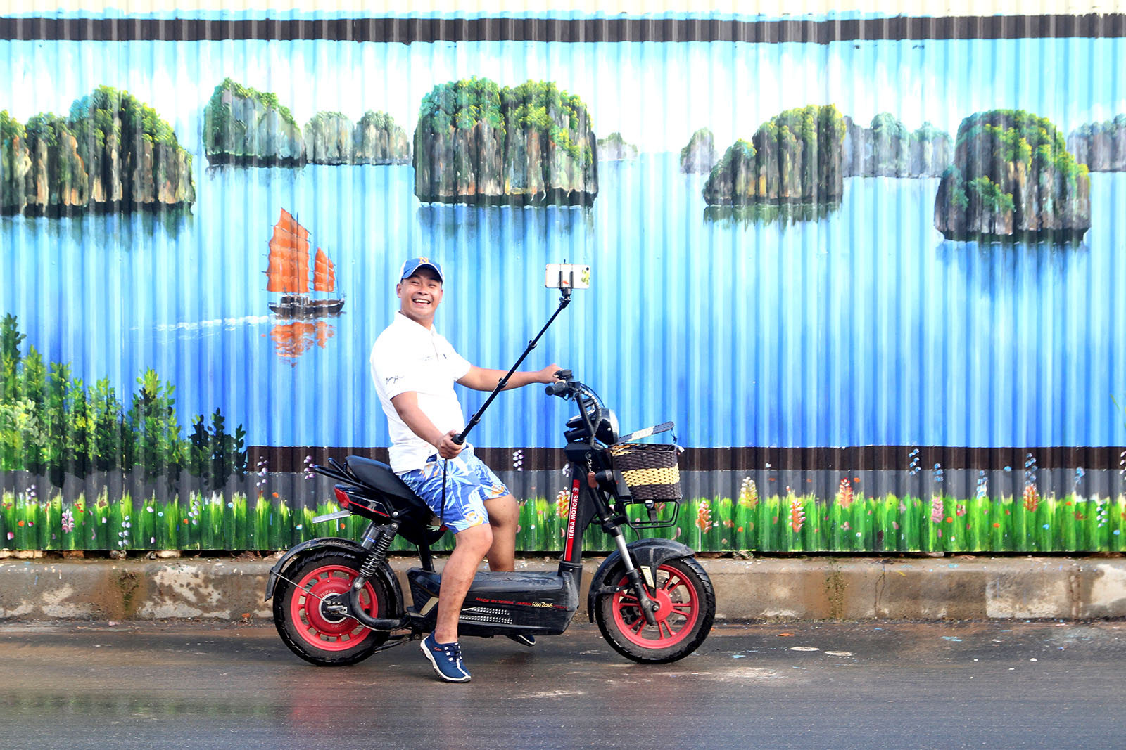 ​​Vietnam’s longest 3D painting amazes locals in Hanoi