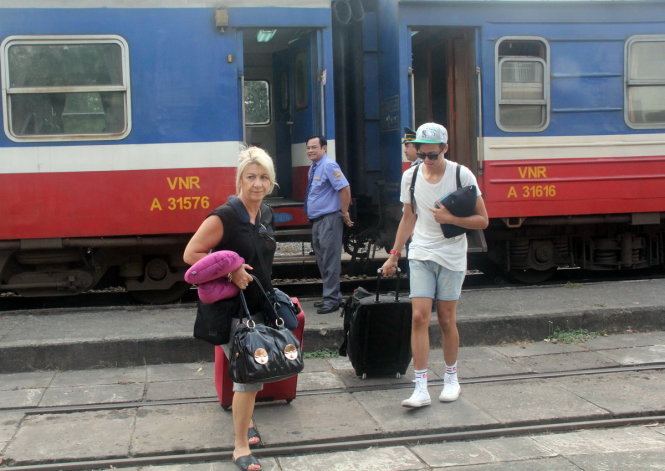 ​Vietnam train operators say unreasonable service fees a burden on ticket prices