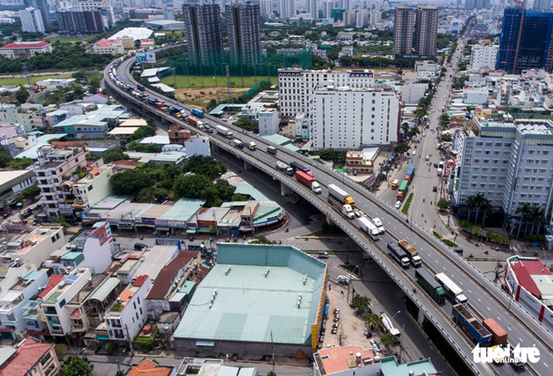 A smooth curve. A traffic jam seen from above on the connecting road of Phu My Bridge in District 7.