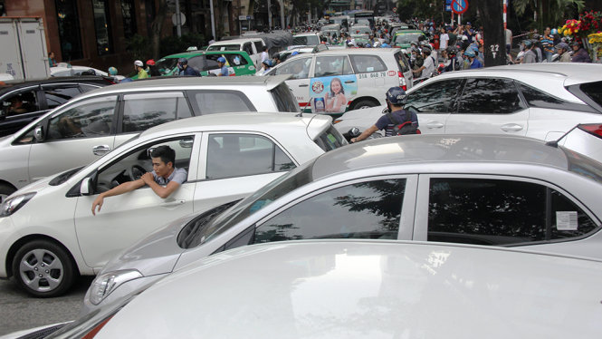 ​Company suggests charging cars entering downtown Ho Chi Minh City