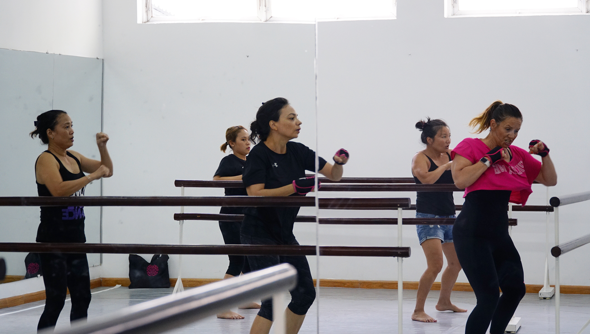 ​Piloxing barre: a new sports trend for women in Vietnam