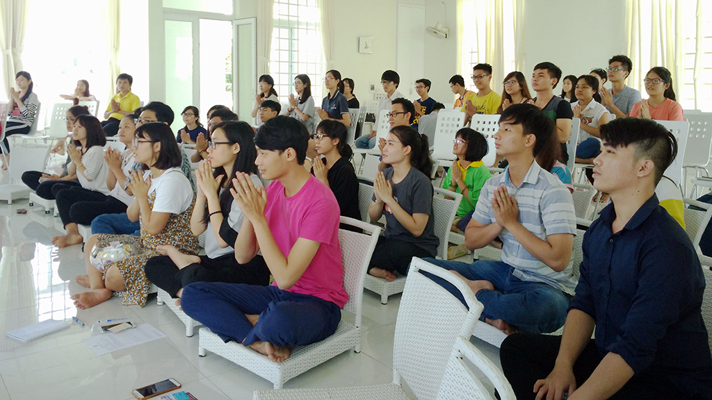 ​Vietnamese youths seek mindfulness in meditation