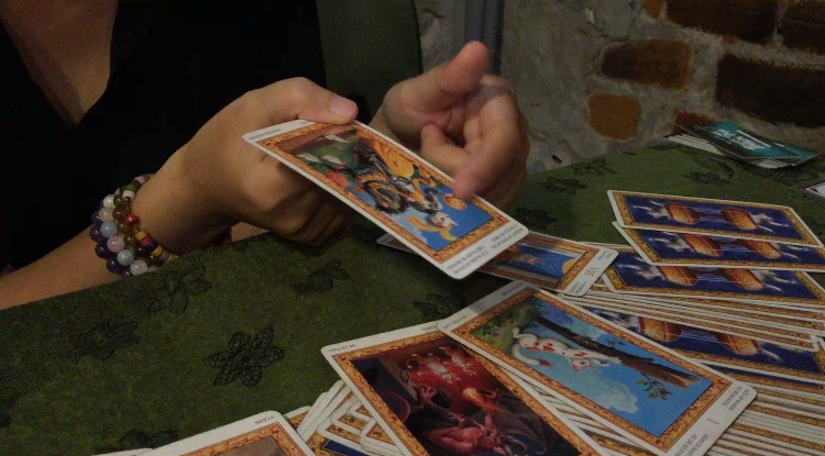 ​Vietnamese youths seek guidance through Tarot cards