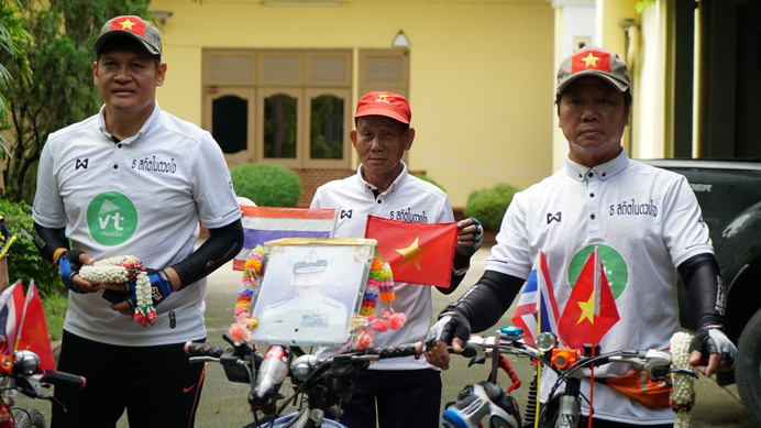 Aging Vietnamese pay homage to late Thai king with four-day bike journey