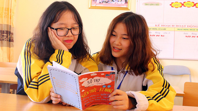 Vietnamese schoolgirls create anti-human trafficking manual