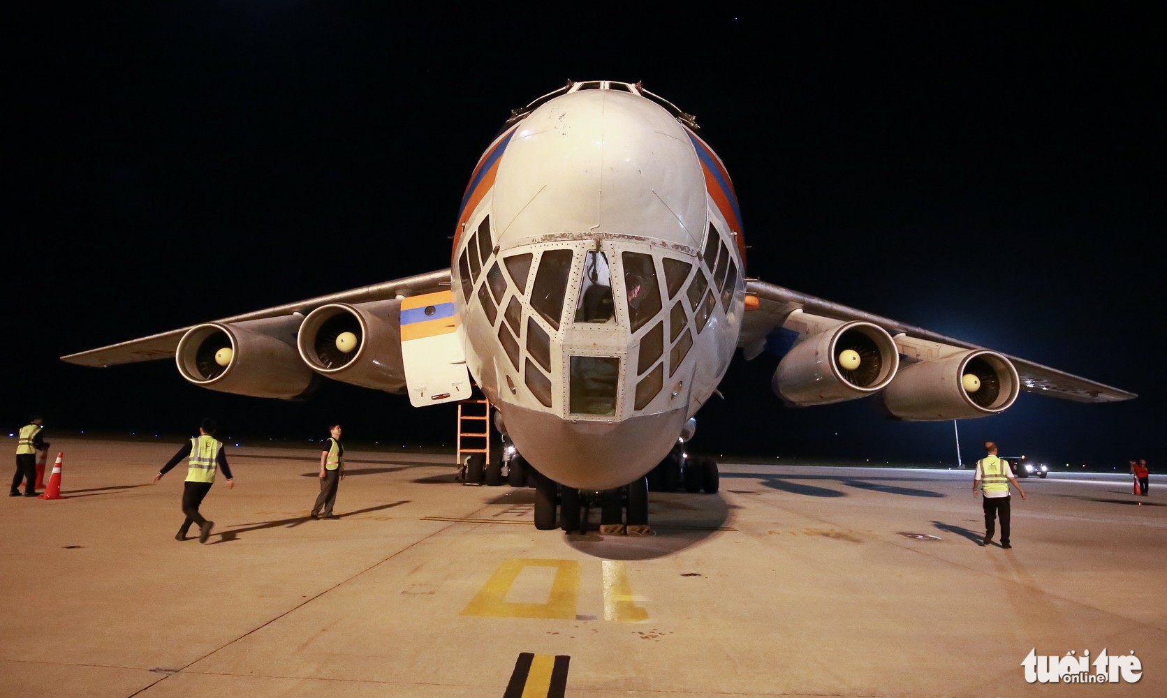 ​Russian aircraft lands in Vietnam with 40 tons of storm Damrey relief