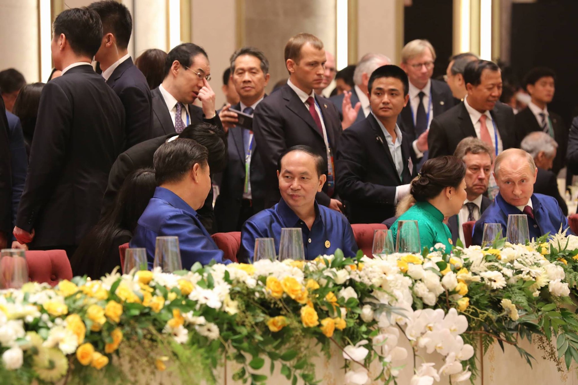 President Tran Dai Quang treats APEC ‘brothers and sisters’ to Vietnam-style gala dinner