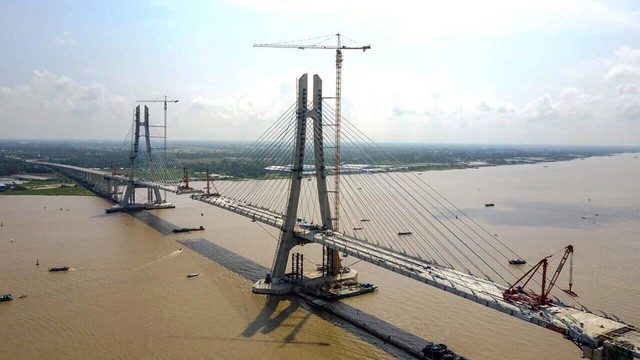​S.Korean experts asked to inspect cracks at bridge construction in Vietnam’s Mekong Delta