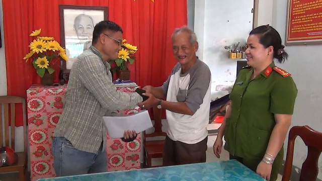 Senior man commended for returning $2,200 to owner in southern Vietnam