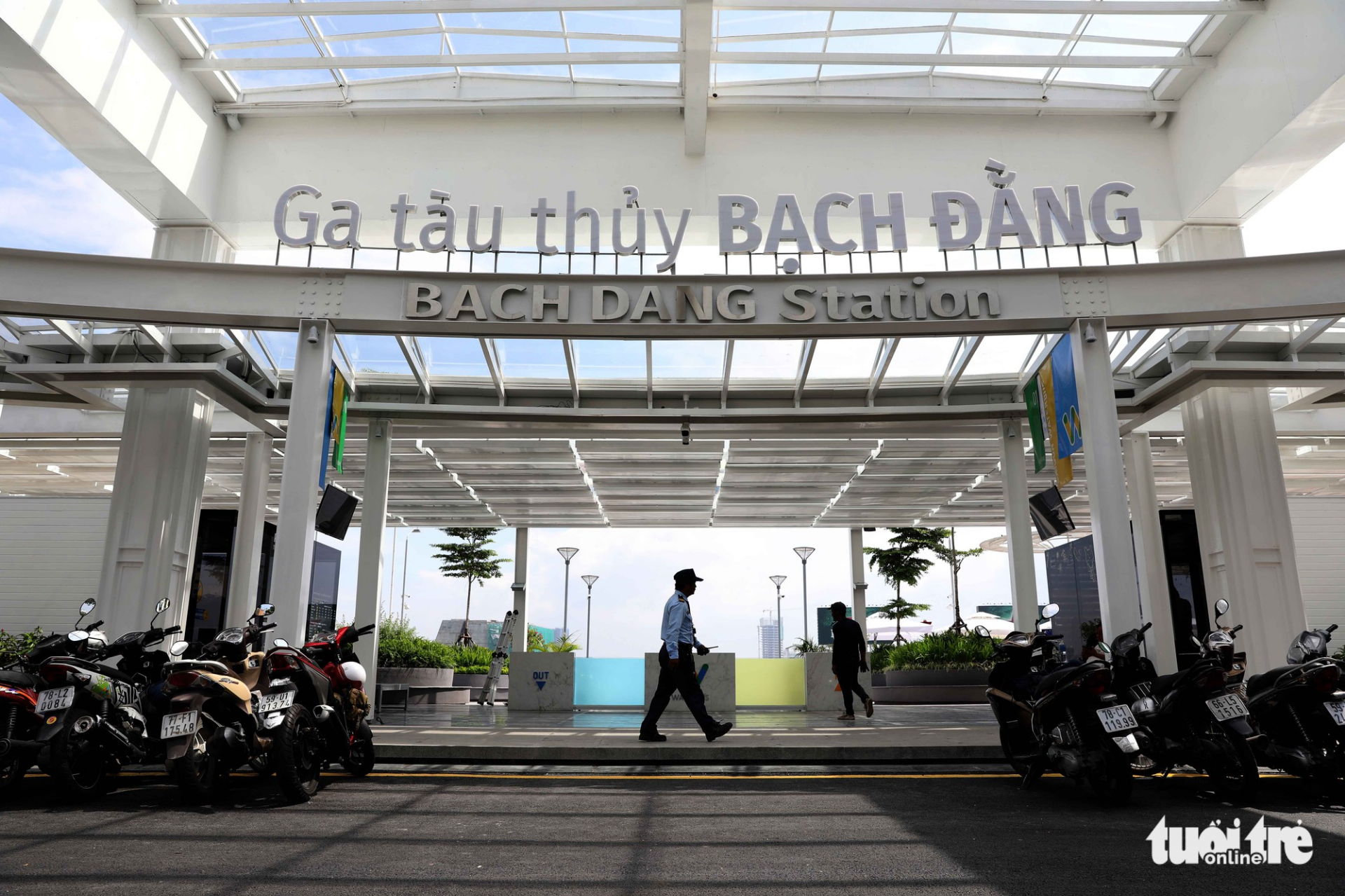 The entrance of Bach Dang Station
