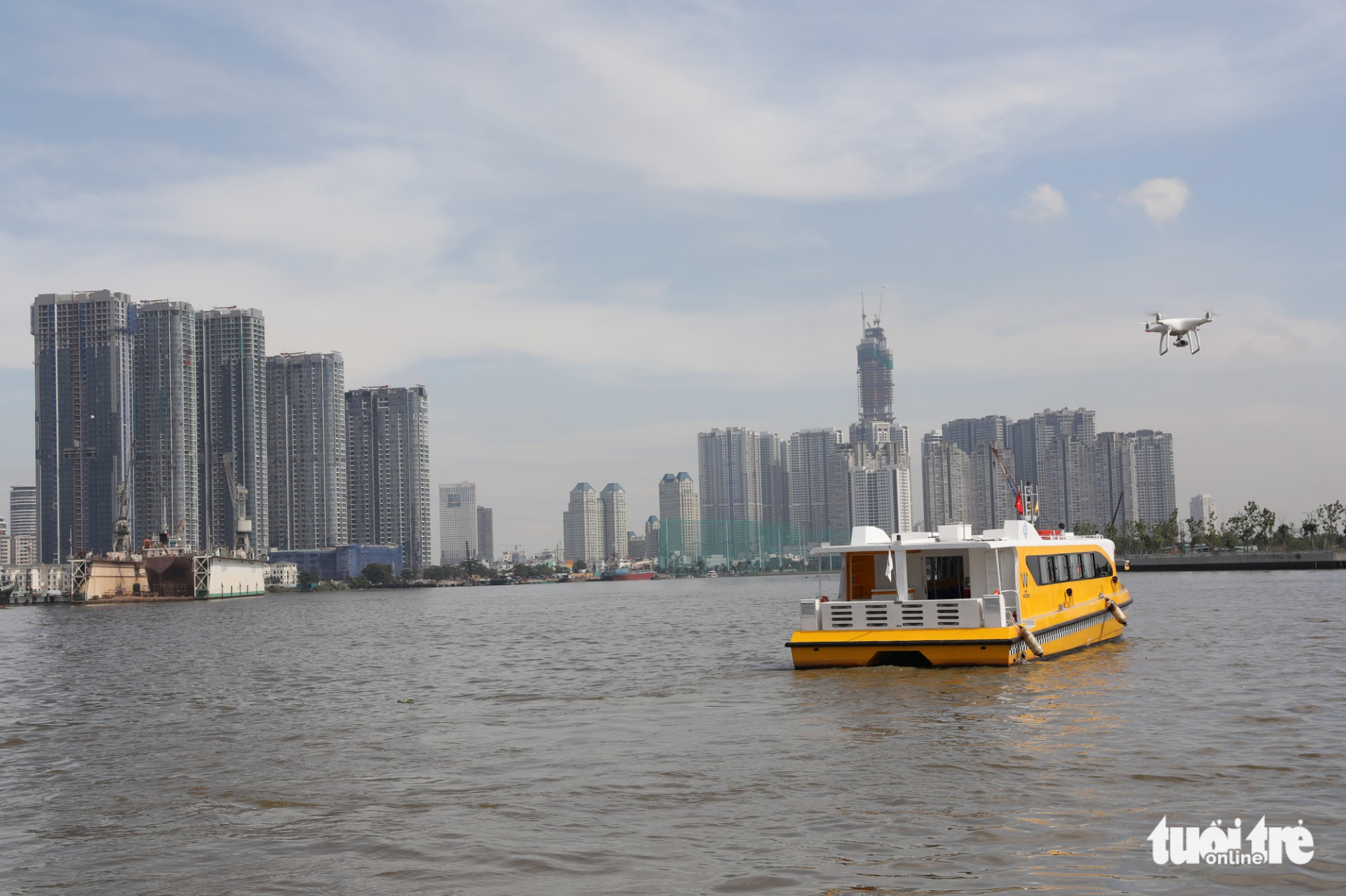 A boat operates along the waterbus route No. 1.