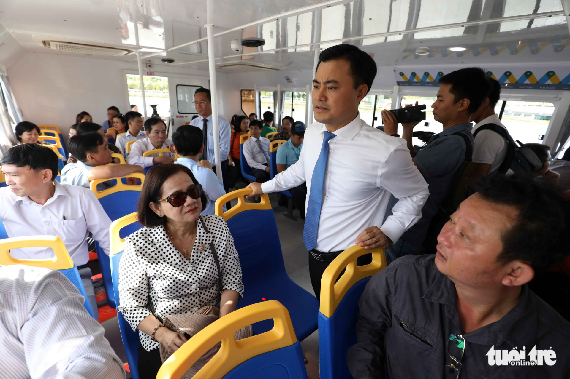Bui Xuan Cuong, director of the Ho Chi Minh City Department of Transport, talks to passenger on the river bus.