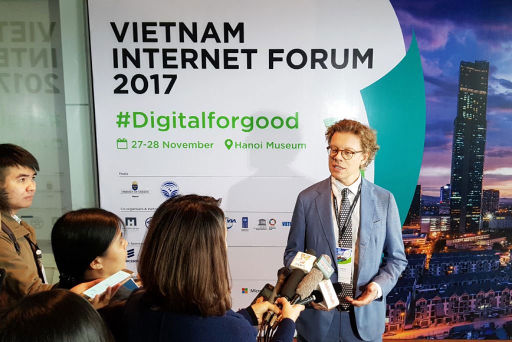 ​Internet brings bright future to young Vietnamese: former minister