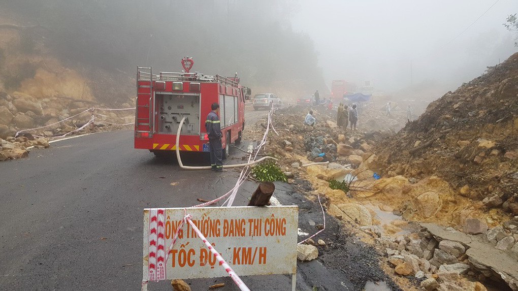 ​Severe mountain pass mudslide blocks traffic in central Vietnam