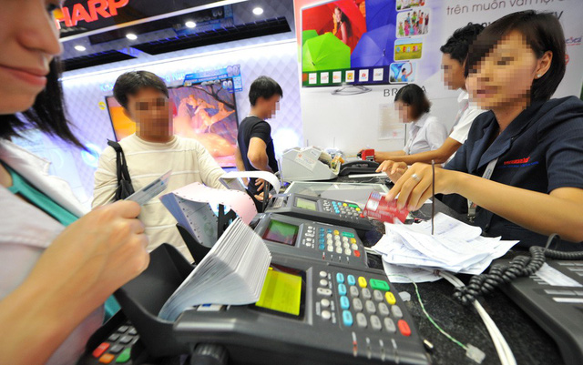 ​Ho Chi Minh City taxman suggests requiring cashless payment at restaurants