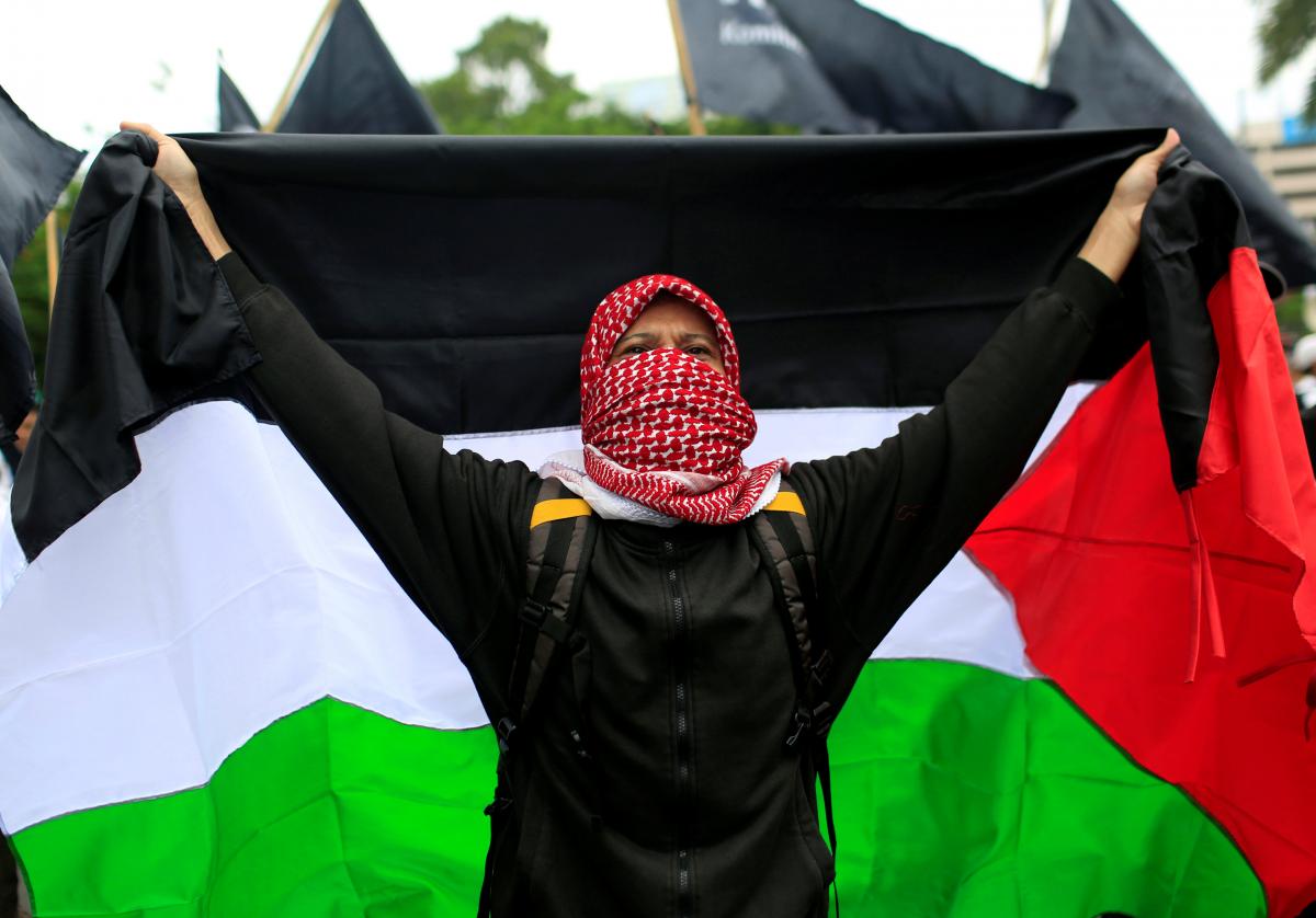 Hardline Indonesian Muslim groups burn US, Israeli flags over Trump's Jerusalem move