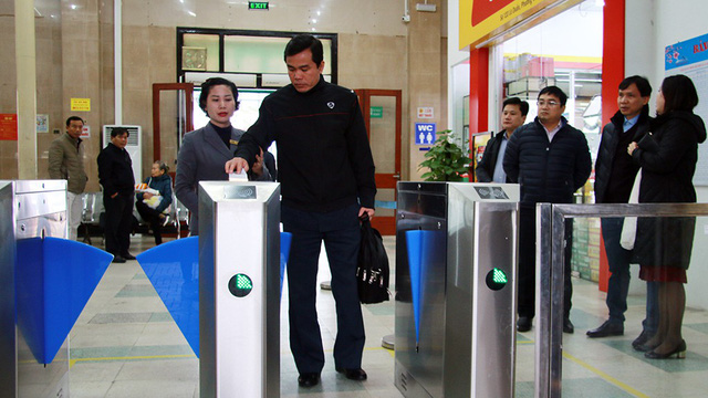 ​Automated fare collection launched at Hanoi, Saigon railway stations