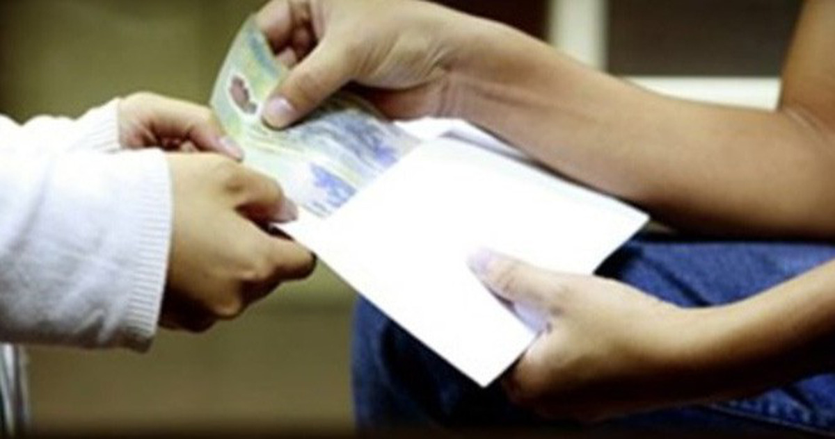 ​Environmental officer caught taking bribes in southern Vietnam