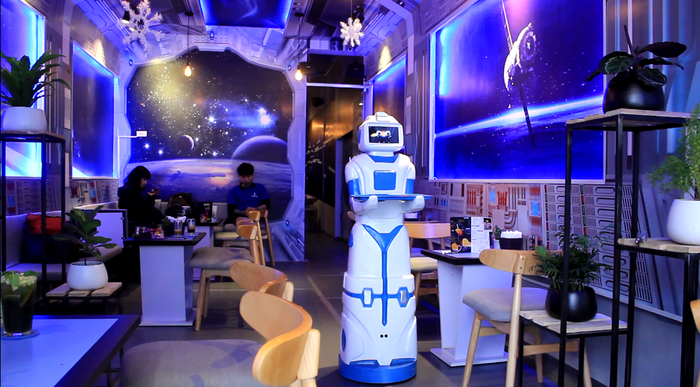 The robot can work continuously for 15 hours. Photo: Tuoi Tre