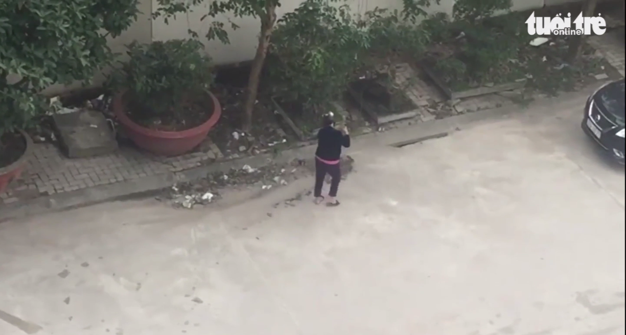 ​Vietnamese woman fined after being caught sweeping trash down sewer