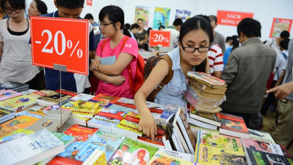 ​​Vietnamese book firm sells ‘books by the kilo’ this Christmas