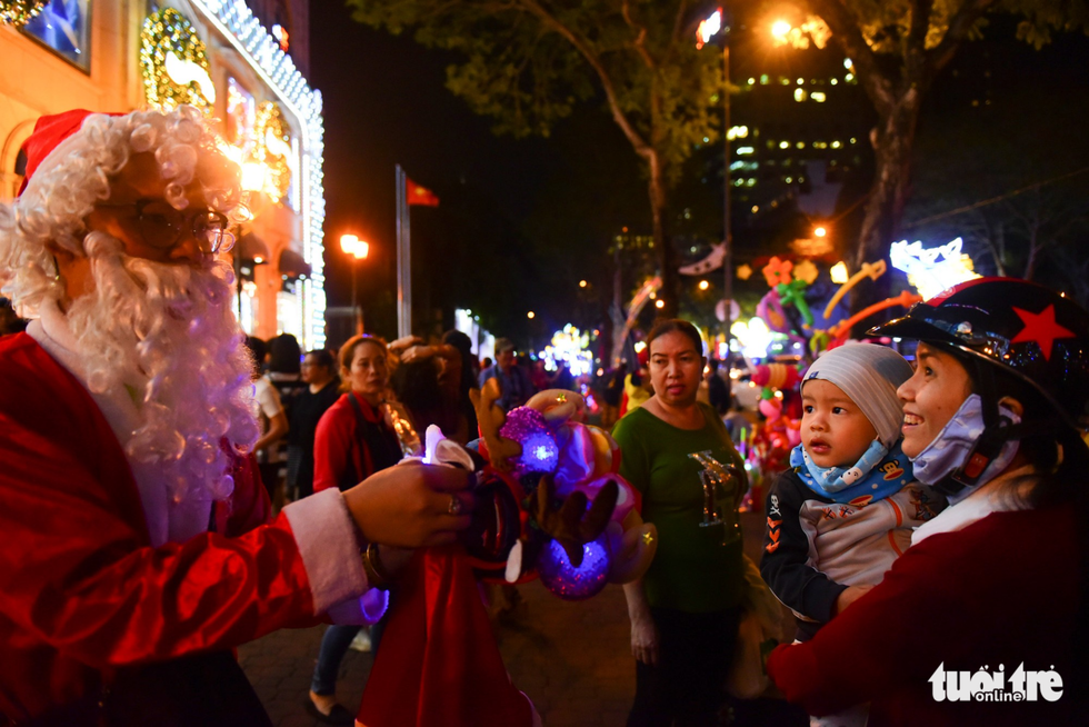 In photos: Saigonese celebrate Christmas  