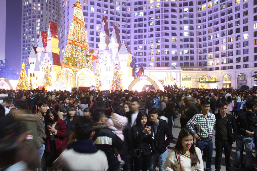 ​Hanoi, Ho Chi Minh City residents fill streets on Christmas Eve