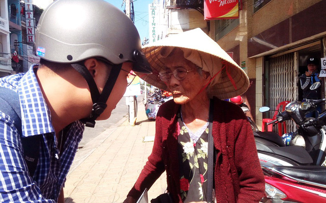 ​With unassuming enthusiasm, Vietnamese man supports the lonely elderly