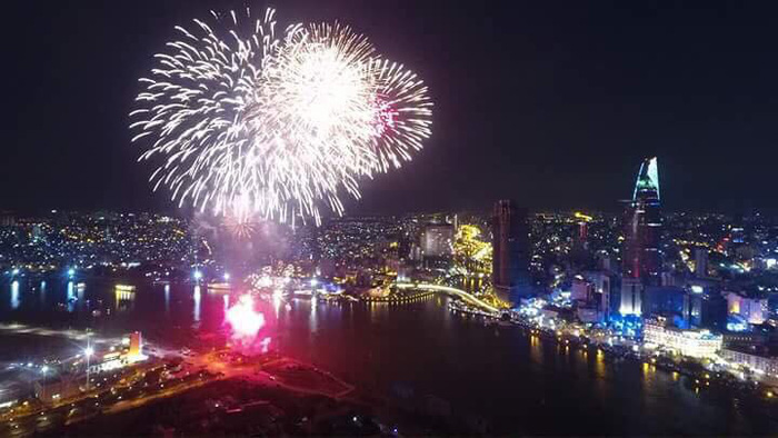 ​Ho Chi Minh City sky glitters with fireworks on New Year’s Day