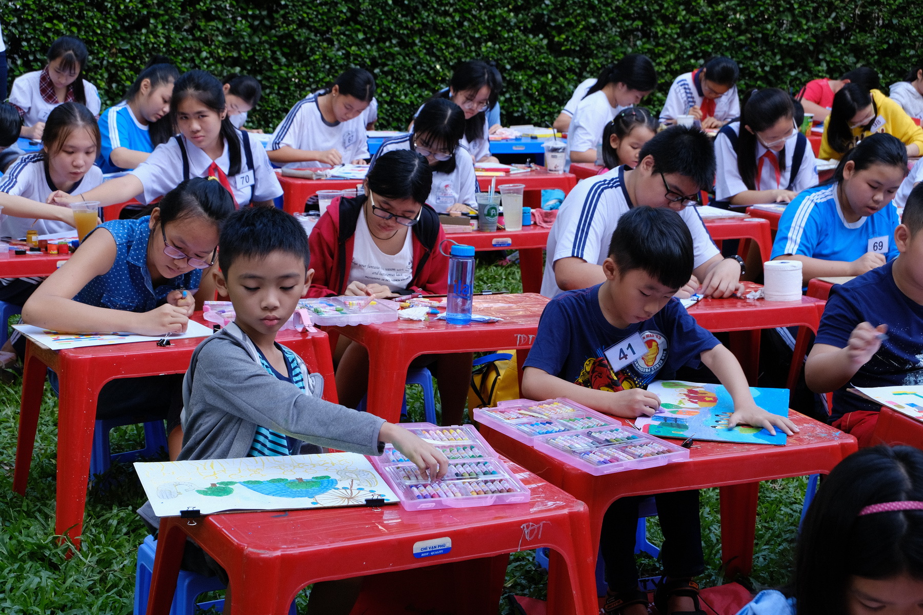 Children participate in the art competition to celebrate the 45th anniversary of the diplomatic relations between Vietnam and Singapore in Ho Chi Minh City on January 8, 2018. Photo: Tran Phuong/Tuoi Tre News
