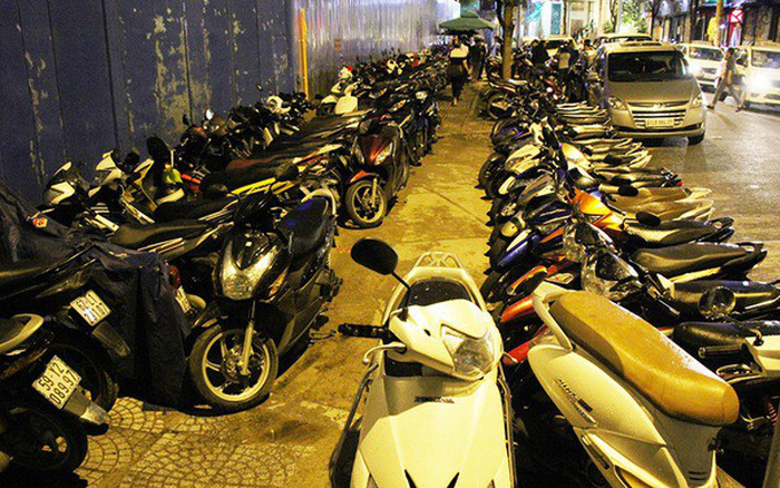 ​Ho Chi Minh City orders shutdown of sidewalk parking lots