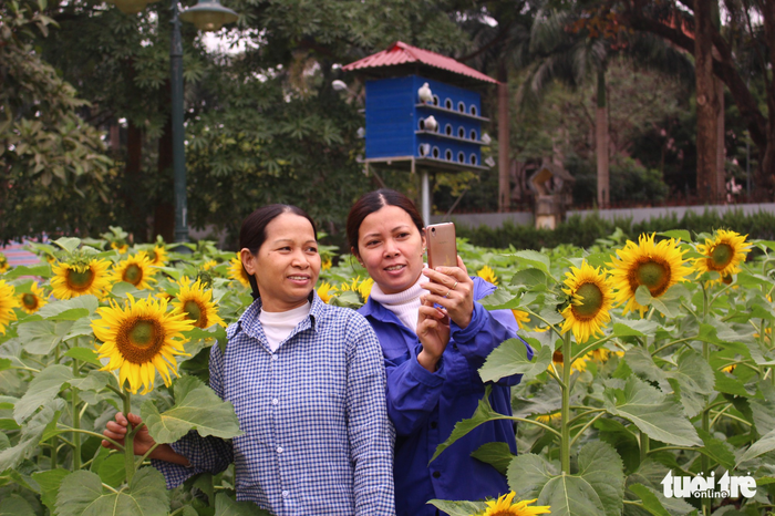 Managers of the gardens take selfies with the flowers.