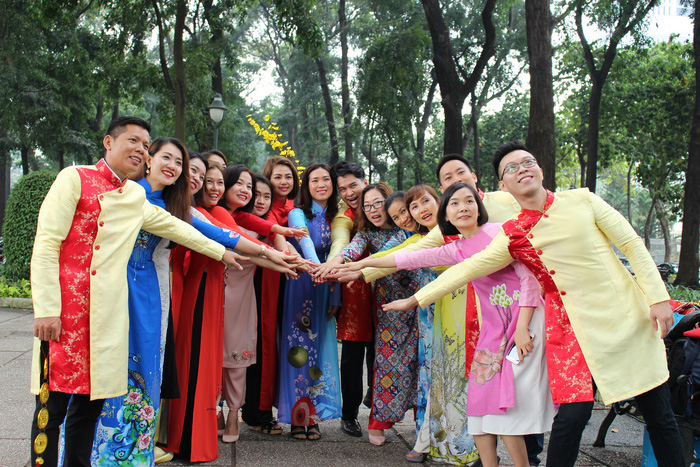 Vietnamese youth in traditional costumes take early photos to welcome Tet  