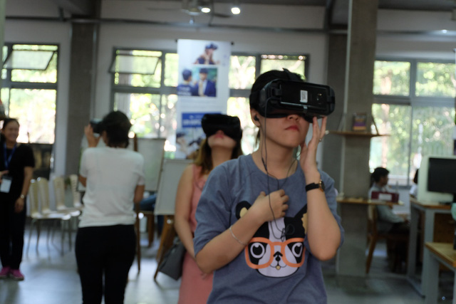 ​Youth throng to experience virtual reality of Son Doong Cave in Saigon