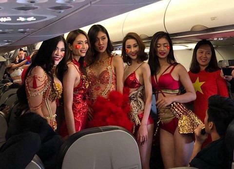 ​VietJet fined for bikini show on plane carrying U23 footballers home