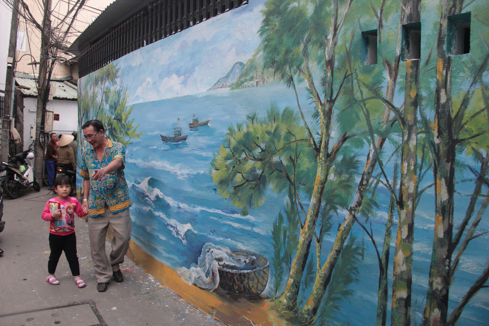 ​Frescos give facelift to old back-alley in Da Nang 