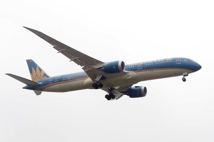 ​Vietnam Airlines pilots have flying license temporarily seized after wrong-runway landing