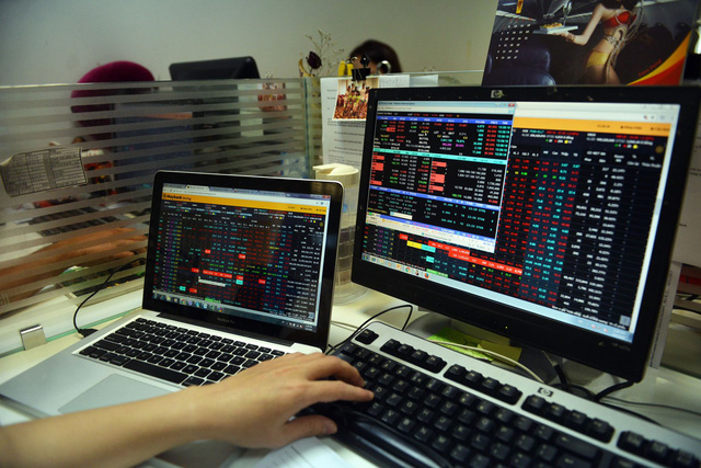 ​SE Asia Stocks-End lower for 2nd session; Vietnam down over 3 percent