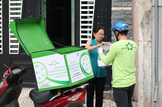 ​Vietnamese youth knock on home doors to collect e-waste  