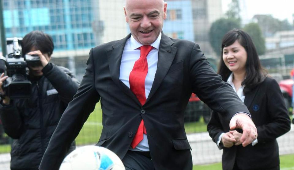 ​FIFA president hails Vietnam’s football development, pledges increased support