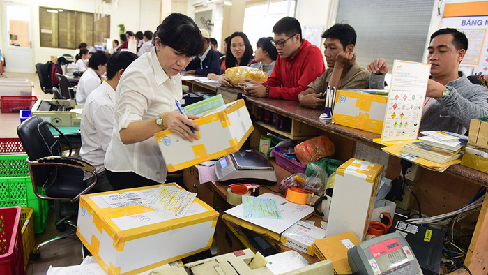 ​Delivery services speed up as Tet nears in Vietnam