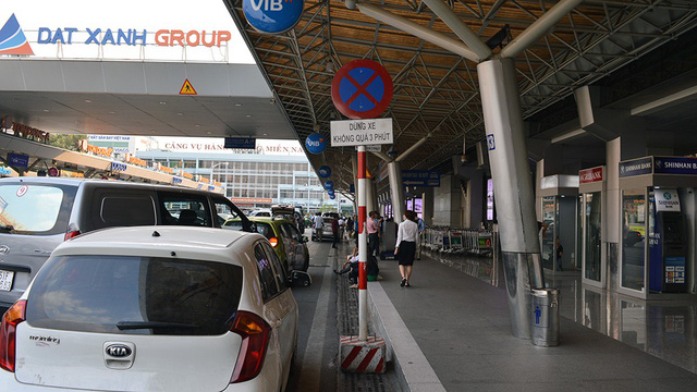 ​900 vehicles fined for breaching 3-minute stop rule at Tan Son Nhat Airport