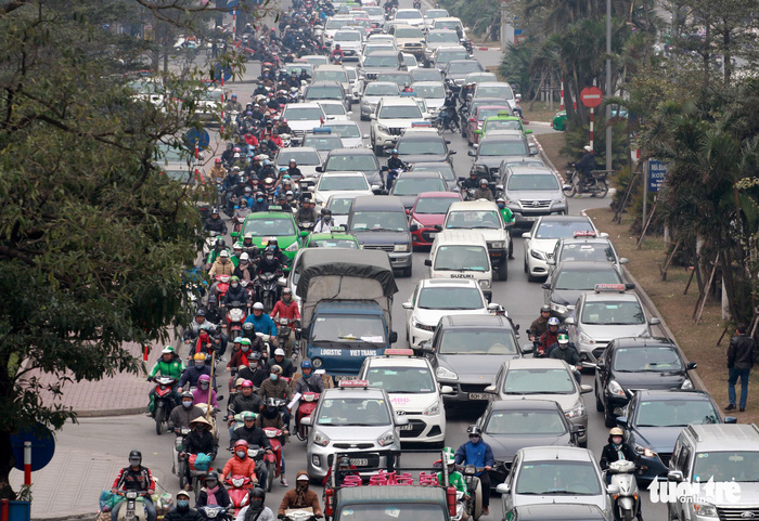 Bus stations, streets in Vietnam's big cities jammed as Tet travel rush begins
