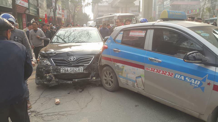 ​Four hospitalized in six-vehicle pile-up in Hanoi