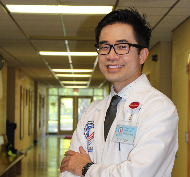 Vietnamese-American doctor runs site providing English courses, medical knowledge