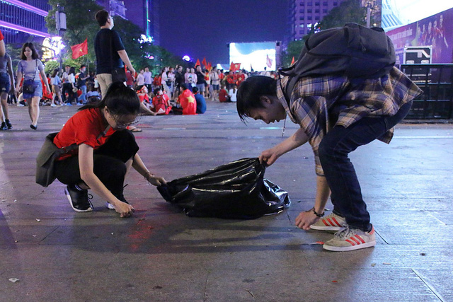 Vietnam passenger shamed for protesting bus attendant’s littering on street