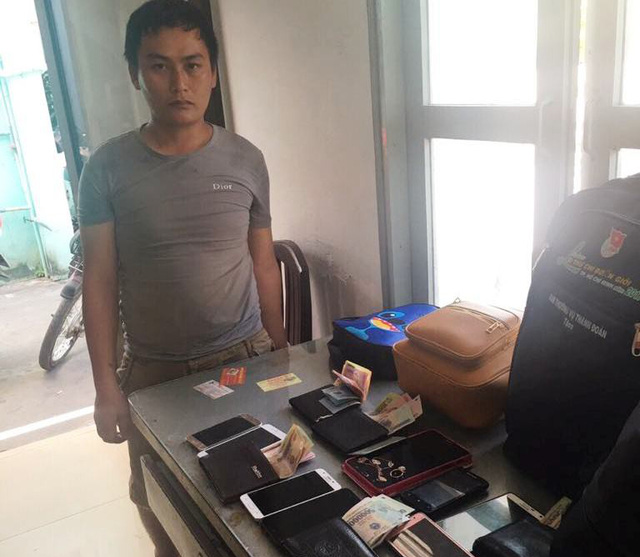 ​‘Super thief’ who steals from 14  in one morning nabbed in Saigon water park