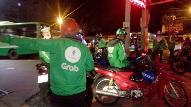 ​Dishonest GrabBike drivers prey on passengers at Ho Chi Minh City bus station