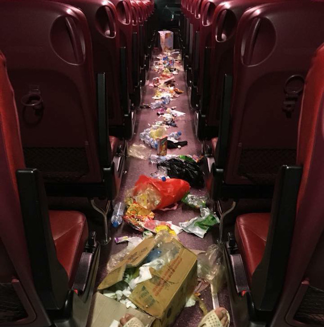 An aisle of a passenger bus full of trash is seen in this photo posted on the Facebook of Tuan Anh.