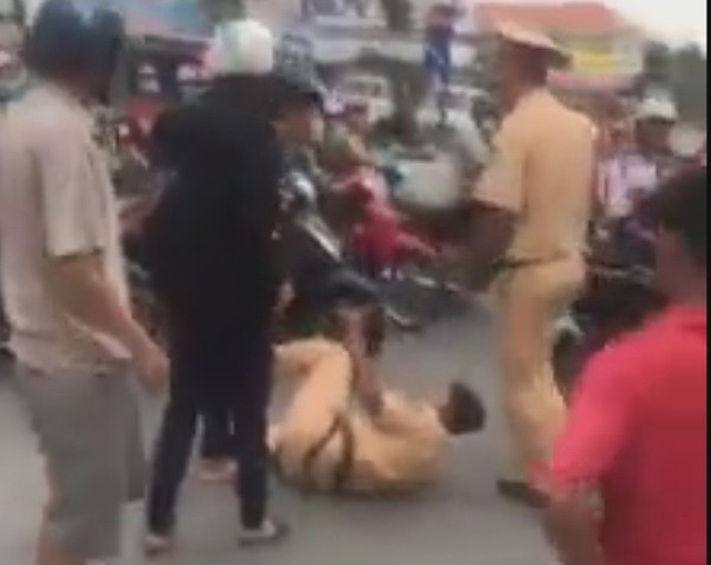 Three brothers arrested for obstructing traffic police in southern Vietnam
